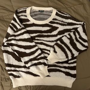 Women’s Wild Fable from Target Sweater. It is brown and white. It is a size XL.